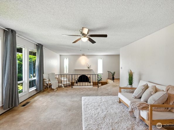 17828 Larch Way, Lynnwood WA 98037