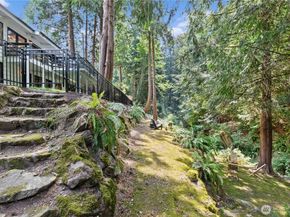 3227 103rd Place NE, Bellevue WA 98004