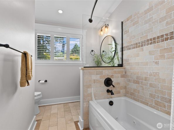 3227 103rd Place NE, Bellevue WA 98004