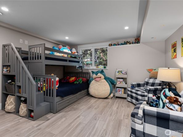 3227 103rd Place NE, Bellevue WA 98004