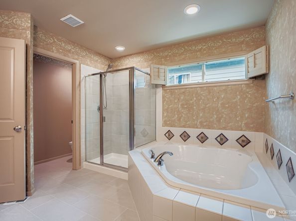 16200 Parkside Way SE, Renton WA 98058
