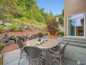 16200 Parkside Way SE, Renton WA 98058