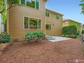 16200 Parkside Way SE, Renton WA 98058
