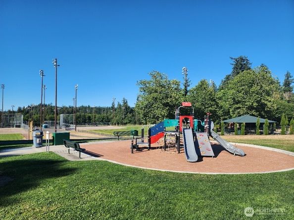 16200 Parkside Way SE, Renton WA 98058
