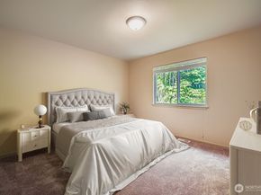 16200 Parkside Way SE, Renton WA 98058