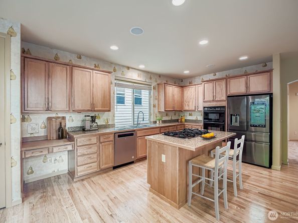 16200 Parkside Way SE, Renton WA 98058