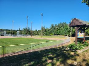 16200 Parkside Way SE, Renton WA 98058