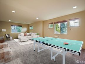 16200 Parkside Way SE, Renton WA 98058