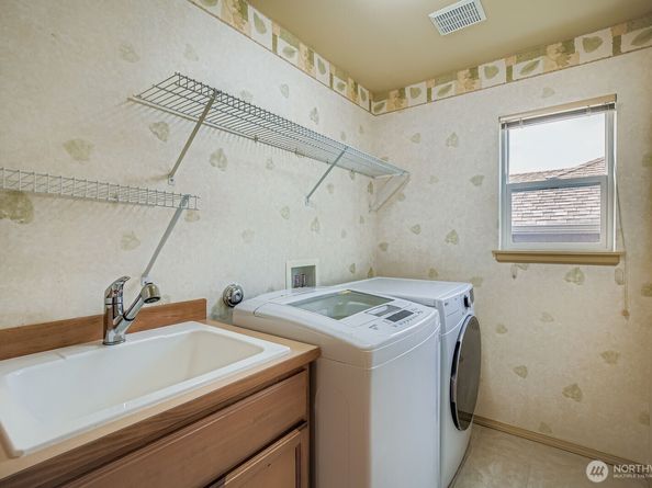 16200 Parkside Way SE, Renton WA 98058
