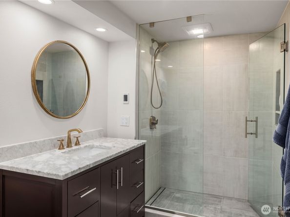 842 W Lake Sammamish Parkway SE, Bellevue WA 98008