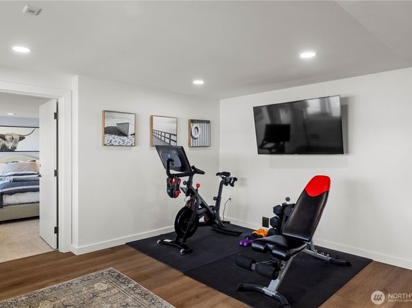 842 W Lake Sammamish Parkway SE, Bellevue WA 98008