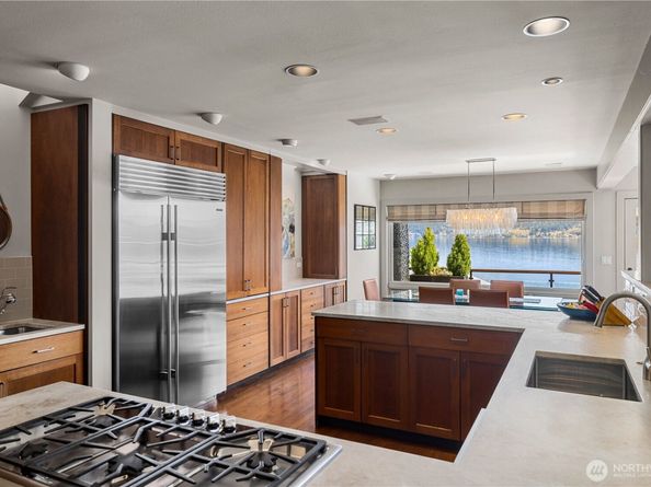 842 W Lake Sammamish Parkway SE, Bellevue WA 98008
