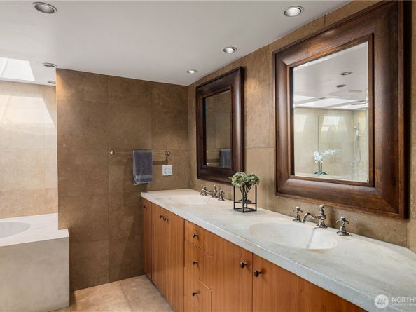842 W Lake Sammamish Parkway SE, Bellevue WA 98008