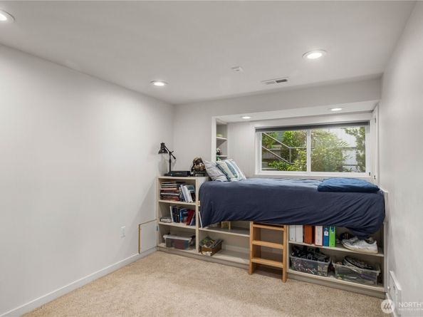 842 W Lake Sammamish Parkway SE, Bellevue WA 98008