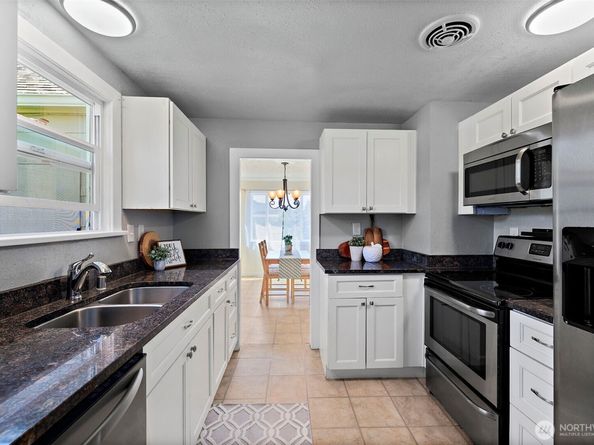 10743 14th Avenue SW, Seattle WA 98146
