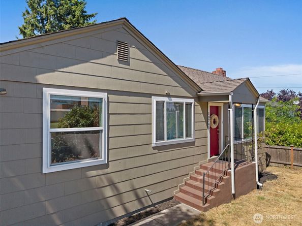10743 14th Avenue SW, Seattle WA 98146