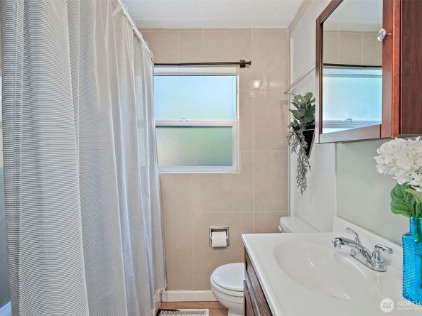 10743 14th Avenue SW, Seattle WA 98146