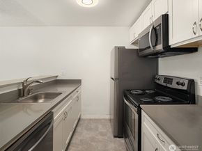 31003 14th Avenue S E14, Federal Way WA 98003