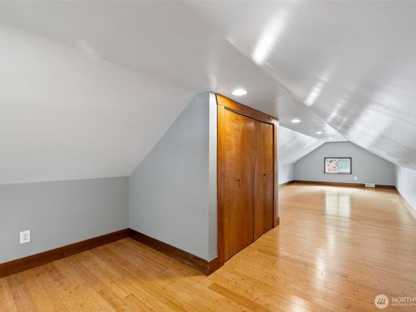 324 NE 50th Street, Seattle WA 98105