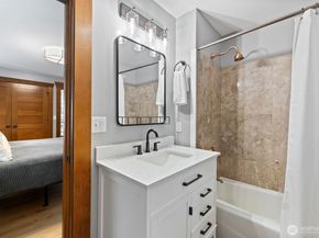324 NE 50th Street, Seattle WA 98105
