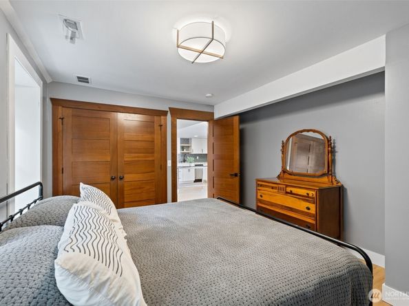 324 NE 50th Street, Seattle WA 98105