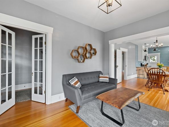 324 NE 50th Street, Seattle WA 98105