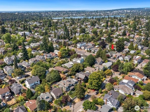 324 NE 50th Street, Seattle WA 98105