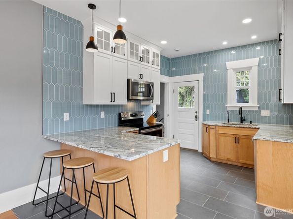 324 NE 50th Street, Seattle WA 98105