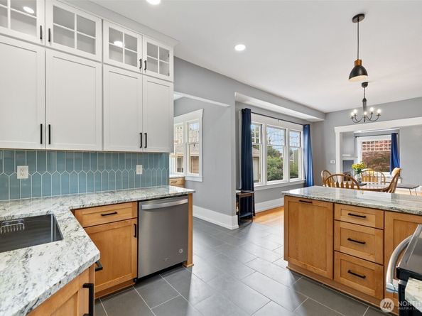 324 NE 50th Street, Seattle WA 98105