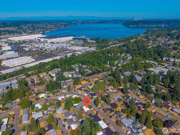 2209 NE 9th Street, Renton WA 98056