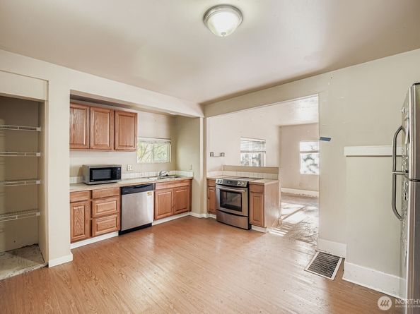 5040 35th Avenue SW, Seattle WA 98126