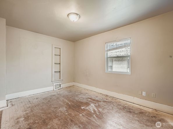5040 35th Avenue SW, Seattle WA 98126