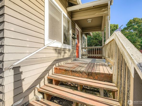 5040 35th Avenue SW, Seattle WA 98126