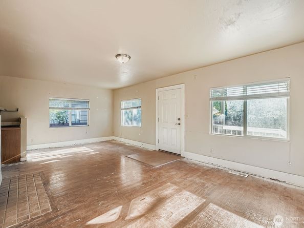 5040 35th Avenue SW, Seattle WA 98126