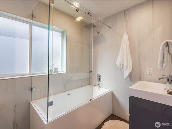 2542 Westlake Avenue N 5, Seattle WA 98109