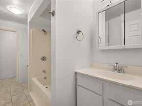 13427 90th Avenue NE, Kirkland WA 98034