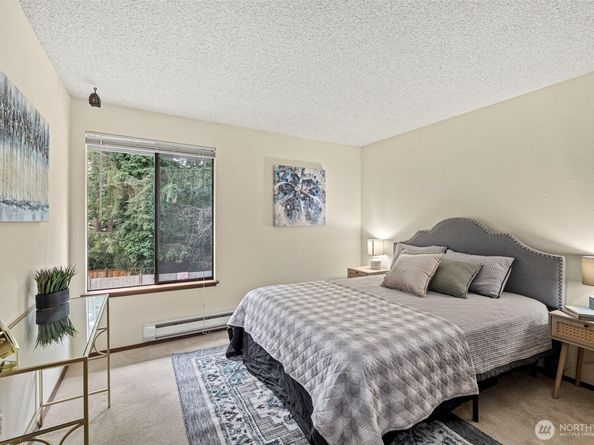 19119 Ballinger Way NE 204, Lake Forest Park WA 98155