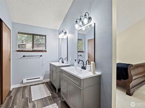 19119 Ballinger Way NE 204, Lake Forest Park WA 98155
