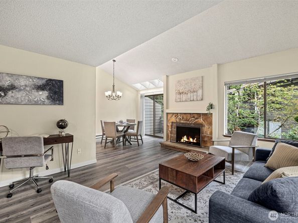 19119 Ballinger Way NE 204, Lake Forest Park WA 98155