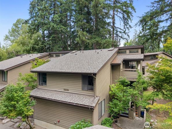 19119 Ballinger Way NE 204, Lake Forest Park WA 98155