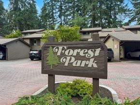 19119 Ballinger Way NE 204, Lake Forest Park WA 98155