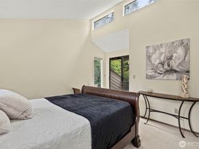 19119 Ballinger Way NE 204, Lake Forest Park WA 98155