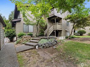 19119 Ballinger Way NE 204, Lake Forest Park WA 98155
