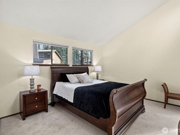 19119 Ballinger Way NE 204, Lake Forest Park WA 98155