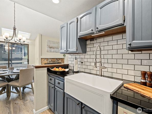 19119 Ballinger Way NE 204, Lake Forest Park WA 98155