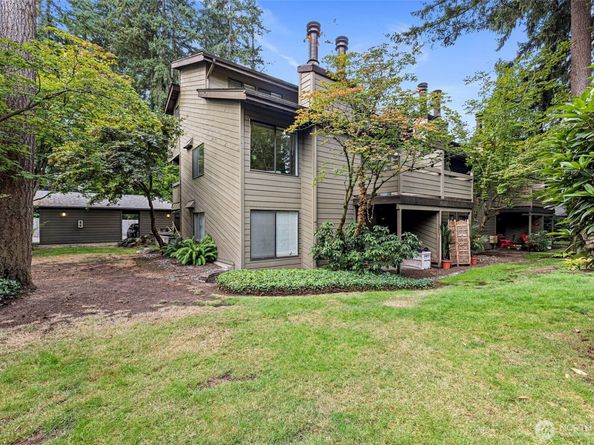 19119 Ballinger Way NE 204, Lake Forest Park WA 98155