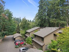 19119 Ballinger Way NE 204, Lake Forest Park WA 98155