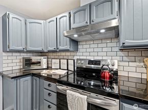 19119 Ballinger Way NE 204, Lake Forest Park WA 98155