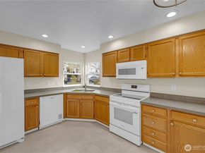 16704 Cobblestone Drive, Lynnwood WA 98037