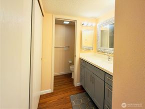 4717 W Lake Sammamish Pkwy SE C305, Sammamish WA 98027